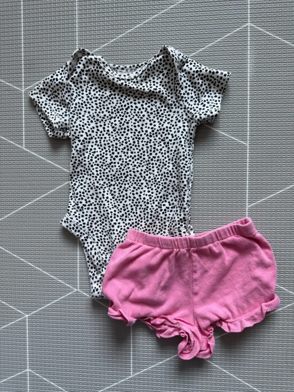 Old Navy|Baby girl summer set,polka dot bodysuit & pink Ruffle Hem Shorts•••Boho